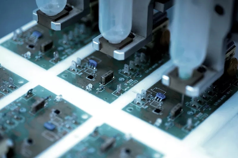 pcb是如何制造出来的：从电路板到科技奇迹