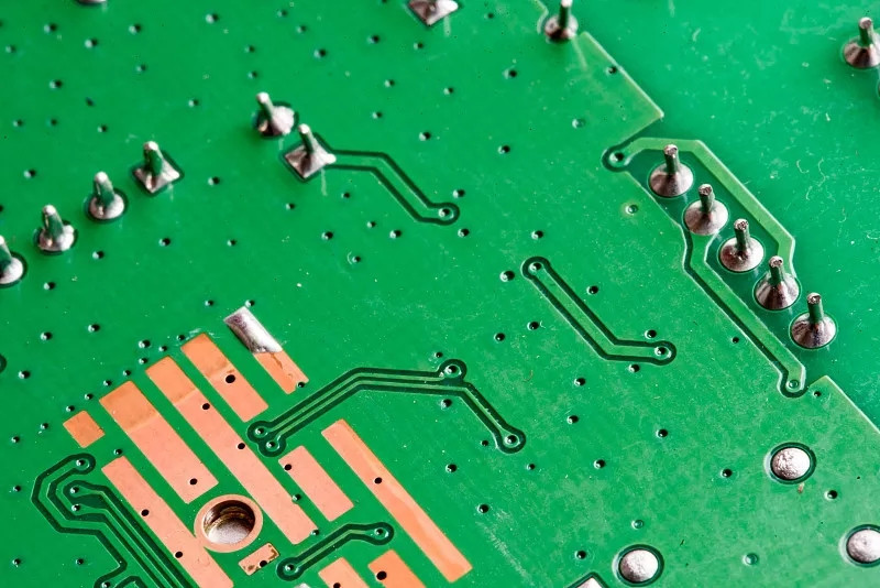 PCB线路为何不是铜色？揭秘镀金和沉金的区别与优劣