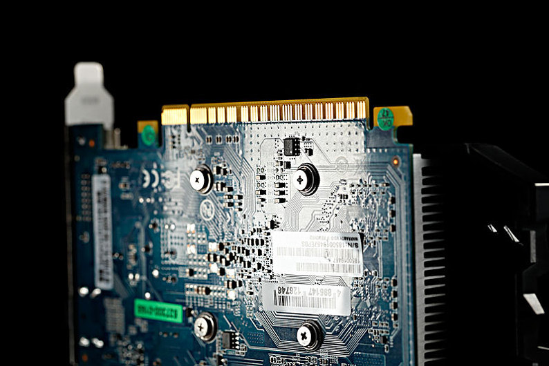 pcb打过孔可以用焊盘代替吗